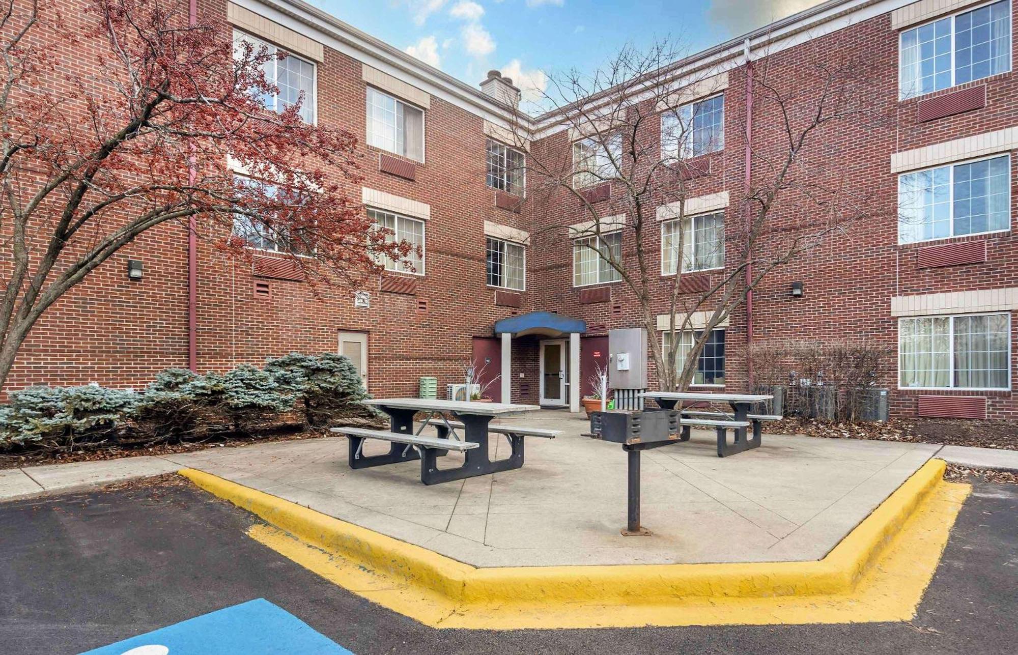 Extended Stay America Select Suites - Chicago - Westmont - Oak Brook Exterior photo