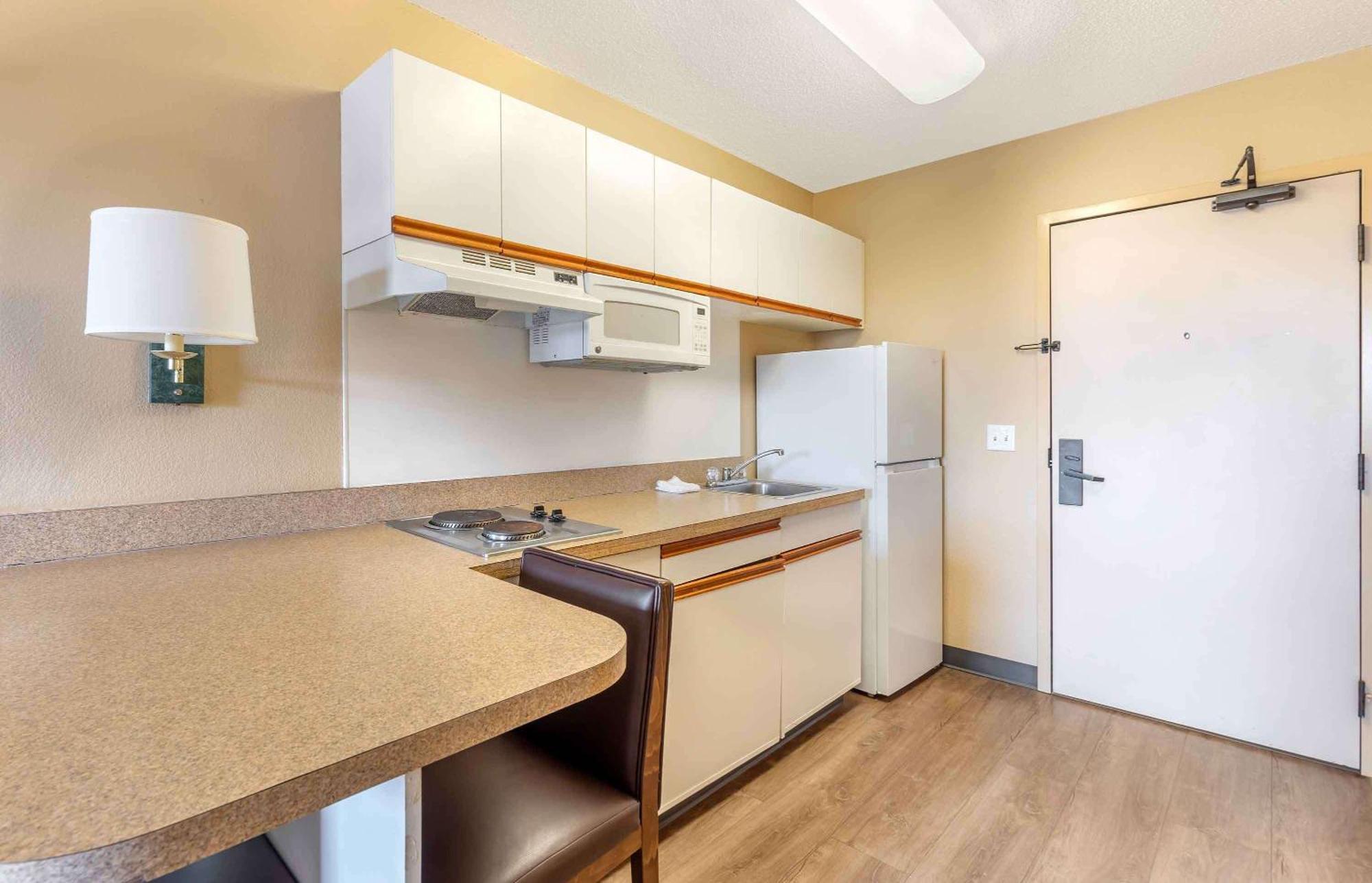 Extended Stay America Select Suites - Chicago - Westmont - Oak Brook Exterior photo